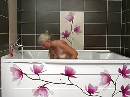 Bruna abbronzata video porno youporn si è oliata e scopata